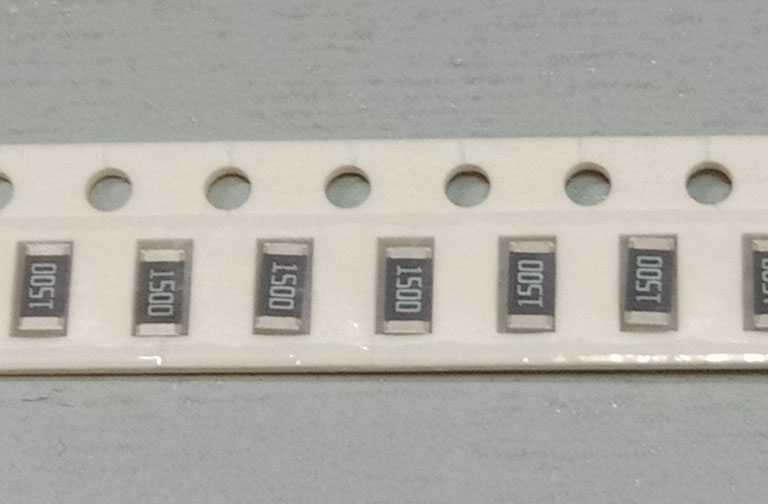 Чип резистор 1 ом. Чип резисторы IEC. Чип резистор.